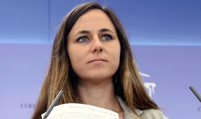 Secretaria general de Podemos expresa apoyo al gobierno de Boric, tras asalto a carabinero y robo a ministra Fernández