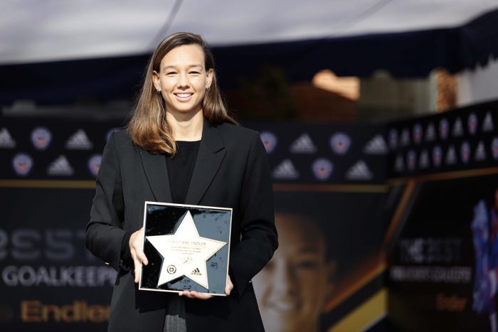 Al Salón de la Fama del fútbol chileno: Christiane Endler es condecorada por la ANFP por su premio como la mejor arquera del mundo