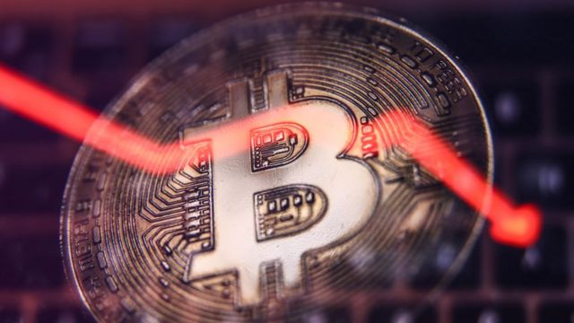 El «corralito» de una plataforma de criptomonedas que hizo que el valor del bitcoin se desplomara