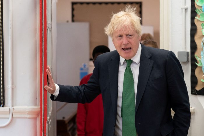 Boris Johnson dice que «nada ni nadie» le impedirá seguir con su trabajo