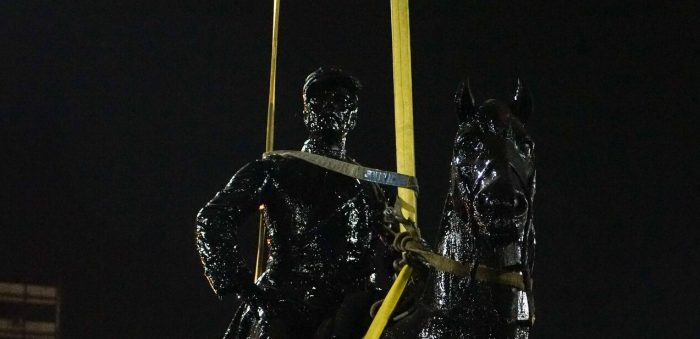 Monumento de general Baquedano será retirado definitivamente de Plaza Italia