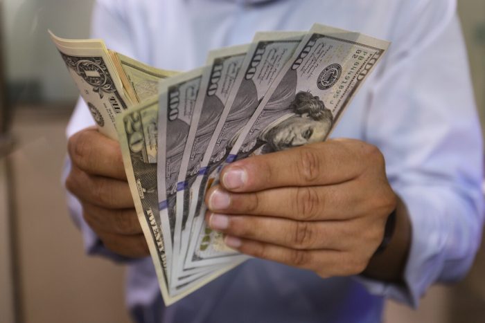 Dólar alcanza valor de $804,25 tras caída de $6 durante la mañana