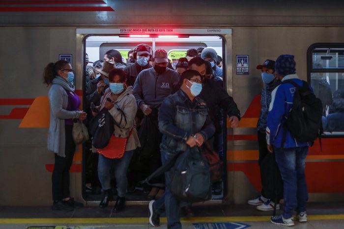 Falla técnica en Línea 4 de Metro provocó retrasos en frecuencia de trenes: servicio ya fue restablecido