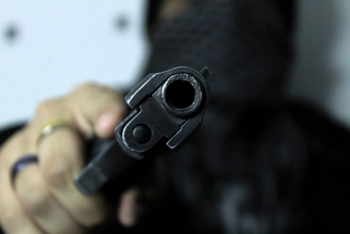 Presentaron un proyecto de ley para prohibir armas en quienes ejerzan violencia intrafamiliar
