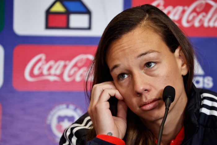 Christiane Endler asegura «estar dentro de los mejores futbolistas chilenos de la historia» y que pronto «habrán más mujeres»