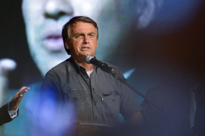 Bolsonaro dice que los colombianos dejarán su país tras la victoria de Petro