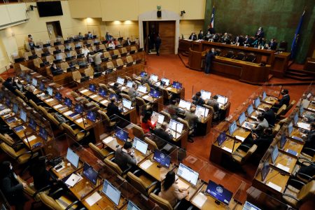 Cámara de Diputados aprueba y despacha al Senado proyecto que busca estabilizar alzas en las cuentas de luz
