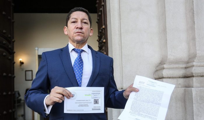 Exfuncionario policial entrega carta al Gobierno donde denuncia hechos de corrupción de Carabineros y la Armada en robo de madera