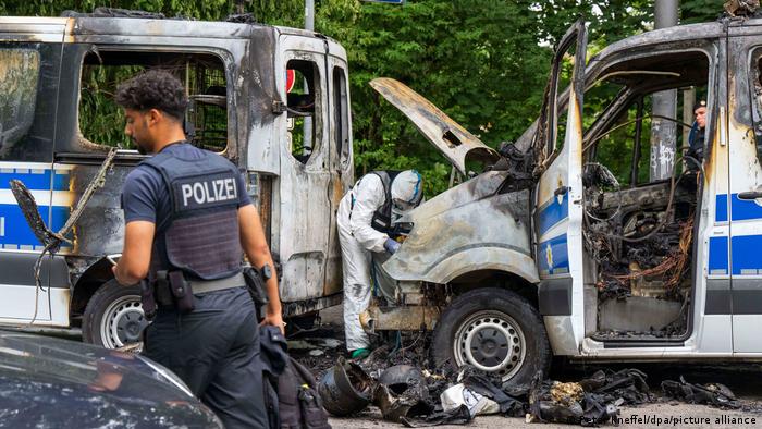 Alemania: incendian furgones policiales en vísperas de cumbre G7