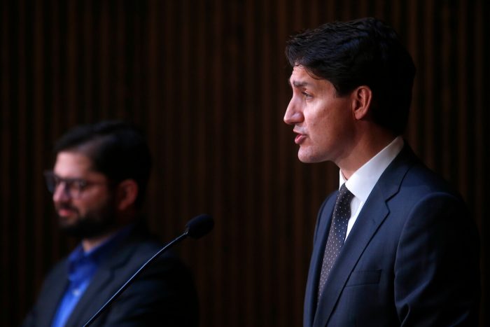 Justin Trudeau tras cita con Presidente Boric: evita referirse al proceso constituyente, pero apunta a lucha contra el cambio climático