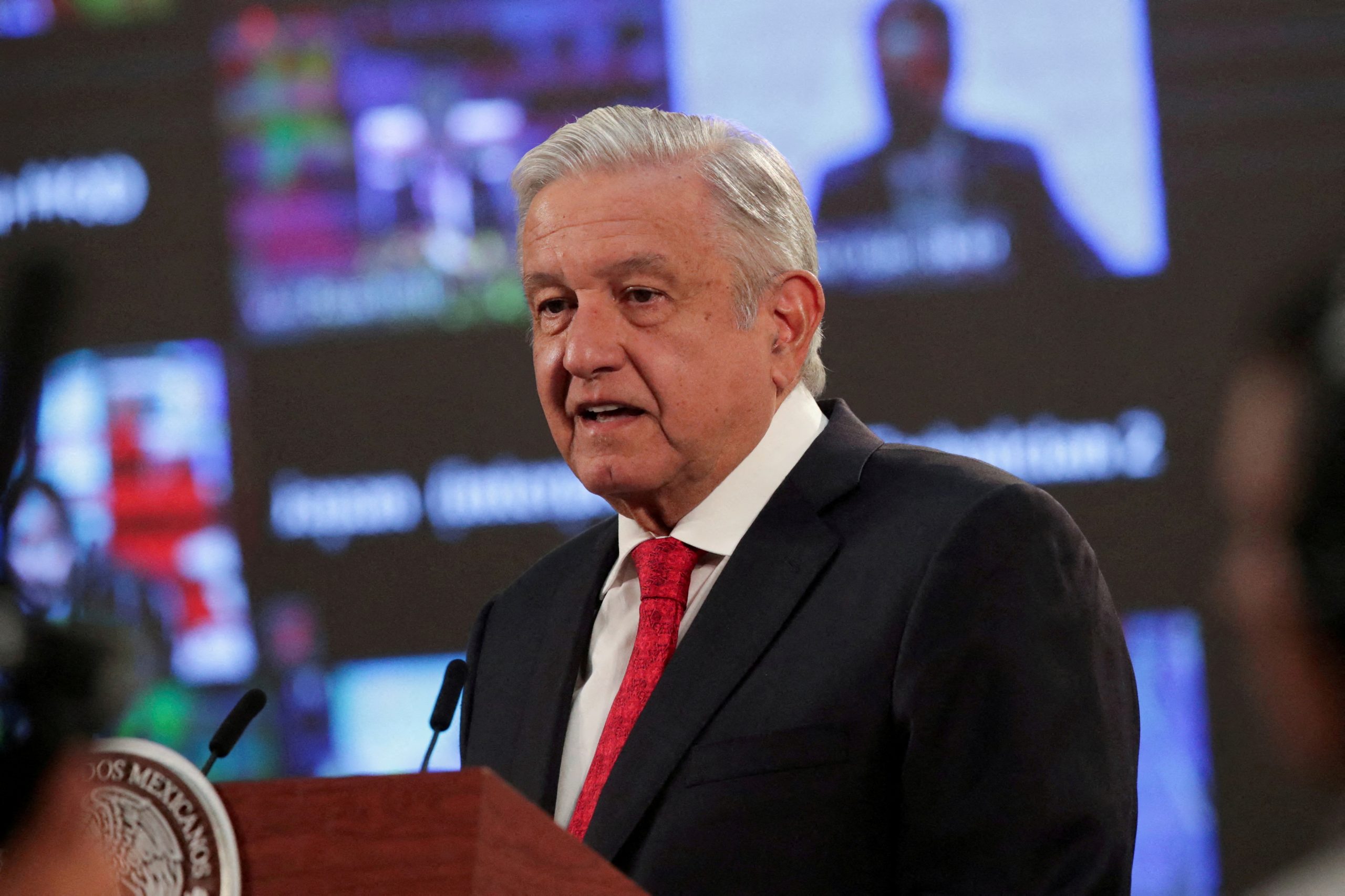 López Obrador dice que pedirá a Joe Biden revisar caso de Julian Assange