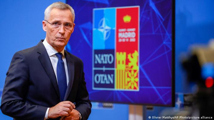 Stoltenberg dice a Zelenski que la OTAN intensificará su apoyo a Ucrania