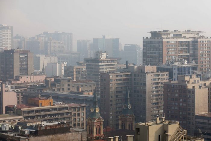 Delegación Presidencial decreta preemergencia ambiental en la RM para este lunes