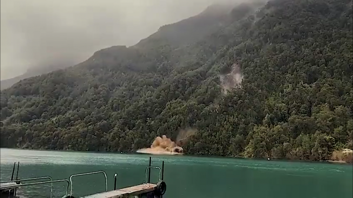 Registran un «tsunami lacustre» tras deslizamiento de tierra en el Lago Todos Los Santos de Puerto Varas