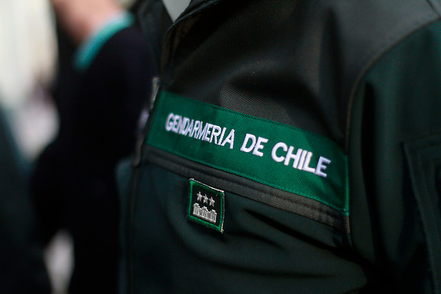 Gendarmería traslada 42 reos desde Santiago 1: sujetos extorsionaban a internos primerizos