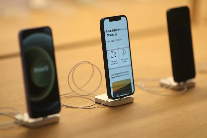 UE acuerda que haya un puerto único de carga para celulares en un revés para Apple