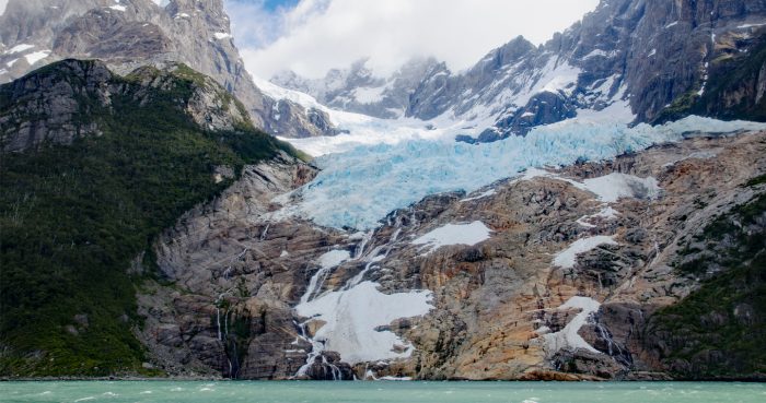 Avance en la Cámara de proyecto que prohíbe derechos sobre aguas de glaciares pone presión al Senado