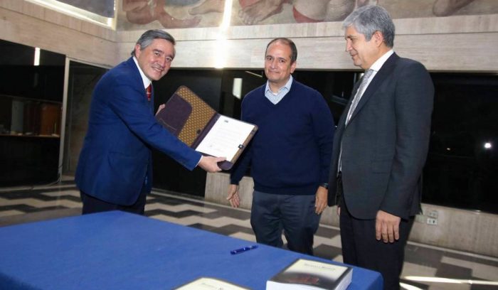 Una mirada a la historia con arraigo regional: el sello con el que postula Armando Cartes a Premio Nacional de Historia
