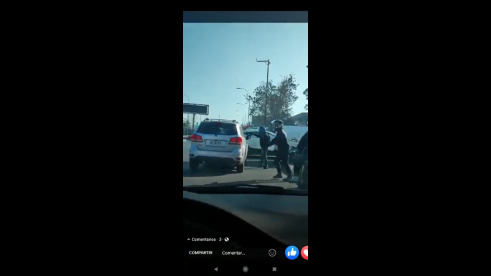 Captan pelea entre automovilista y motoristas en acceso de Autopista Central