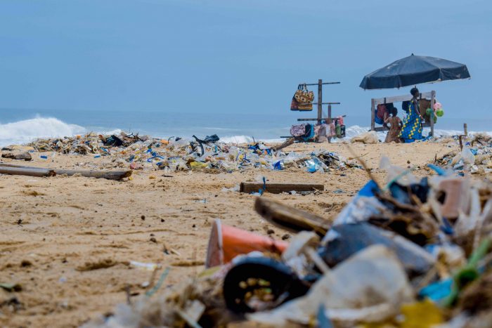 Plásticos representan al menos el 85% de los desechos que hay en el mar