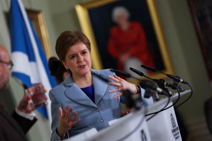 Sturgeon lanza campaña para convocar un segundo referéndum de independencia