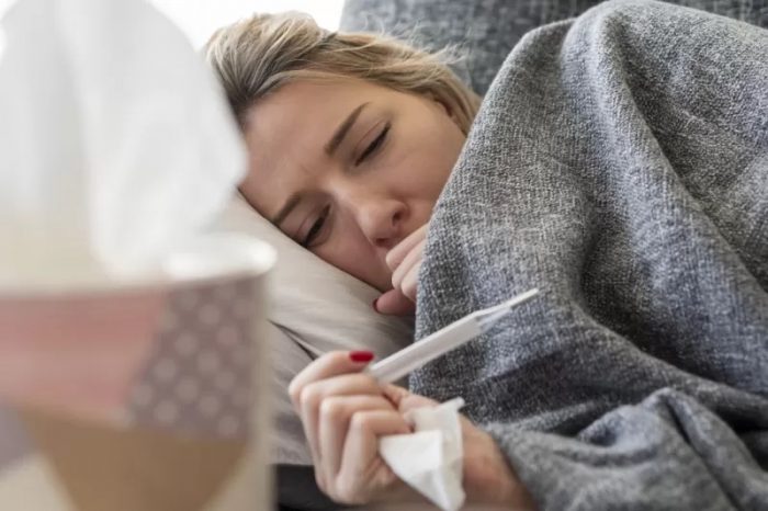 En qué se diferencia la covid de una gripe fuerte (a pesar de que los síntomas se parecen cada vez más)