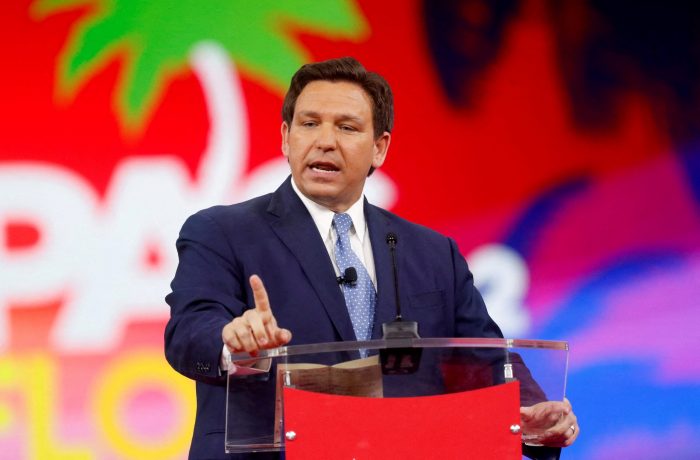 Por qué una serie de anuncios en redes sociales puede apuntar a candidatura de Ron DeSantis en EE.UU.