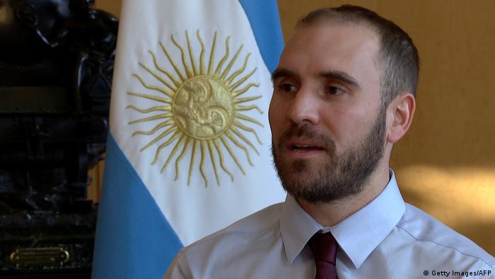 Dimite el Ministro de Economía de Argentina en medio de divisiones internas