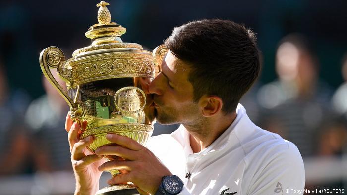 Djokovic vence a Kyrgios y gana su séptimo título de Wimbledon