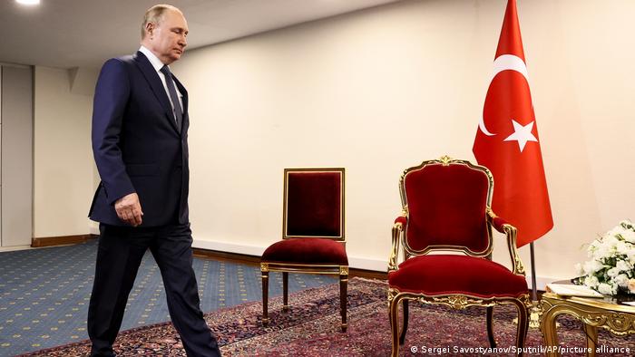 Erdogan hace esperar a Putin durante 50 segundos en un momento incómodo antes de conversaciones en Irán