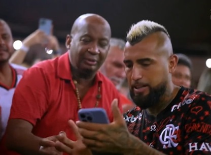 Tratado como ídolo: Arturo Vidal fue ovacionado en su debut por Flamengo en el Estadio Maracaná