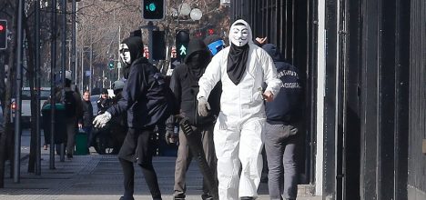 El símbolo que profana símbolos