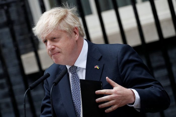Boris Johnson dimite como líder del Partido Conservador