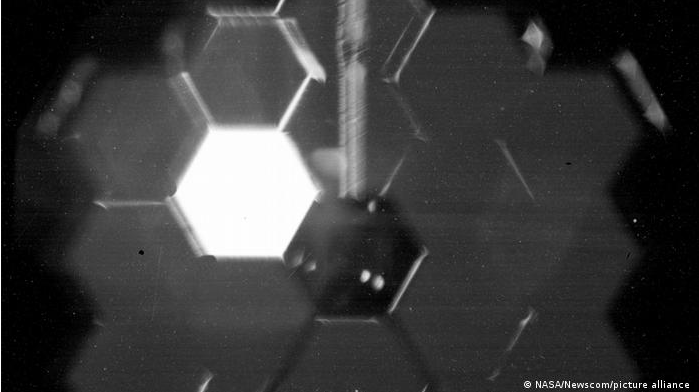 Impacto de meteorito deja daños «no corregibles» en espejo del telescopio James Webb