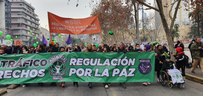 Realizan marcha «Cultiva tus derechos» por la Alameda de Santiago