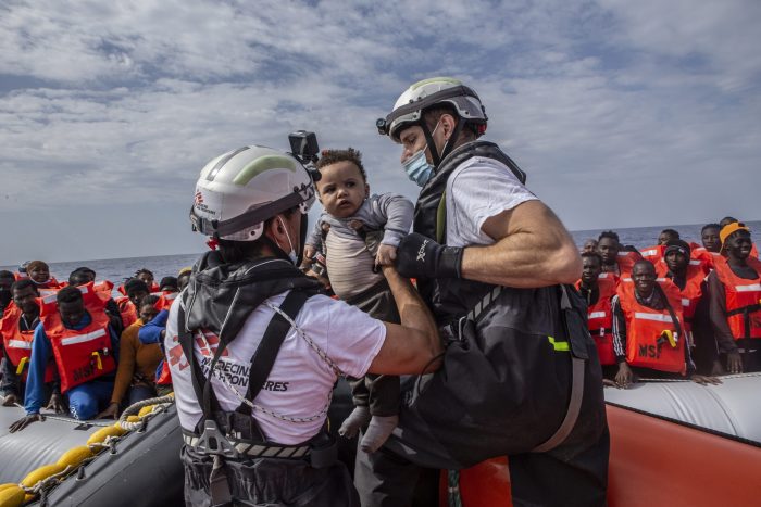 Médicos sin Fronteras sigue rescatando personas en el Mar Mediterráneo y denuncia abandono de los Estados europeos