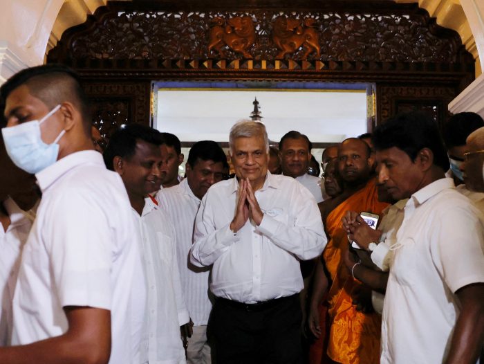 El nuevo presidente de Sri Lanka jura su cargo en medio de la peor crisis económica en décadas