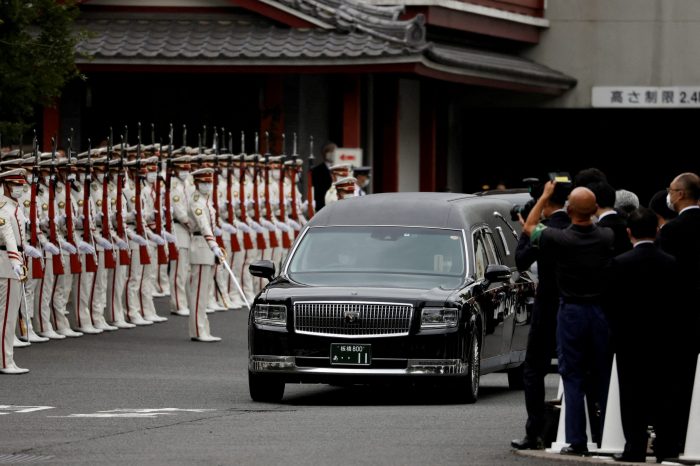 Shinzo Abe es despedido en un funeral íntimo que ha congregado a miles en Tokio