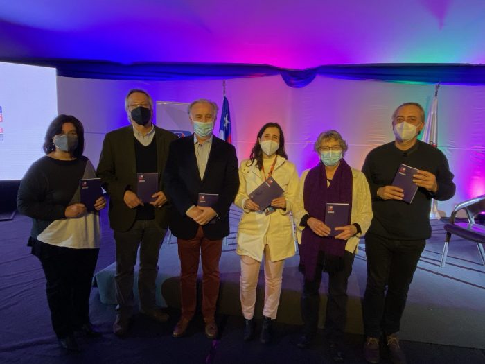 Propuesta de salud en la Nueva Constitución: Colmed Santiago y Escuela de Salud Pública de la U. de Chile realizaron exitoso encuentro con exministros