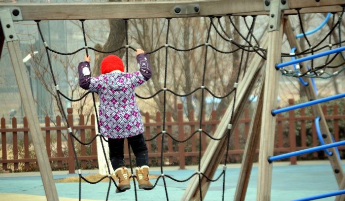 Niños y niñas en casa: expertos recomiendan qué hacer durante las vacaciones de invierno