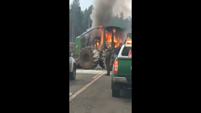 CAM se adjudica nueva ataque incendiario en La Araucanía: ocuparon la maquinaria afectada para cortar el tránsito