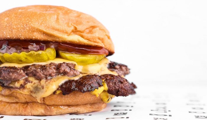 Nuevas tendencias en hamburguesas busca destacar la carne y producto nacional y el packaging sustentable