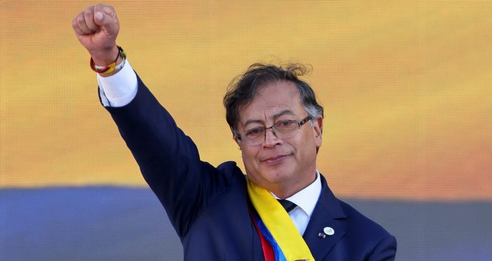 Exsenador y exguerrillero Gustavo Petro asume la Presidencia de Colombia con retos sociales y económicos