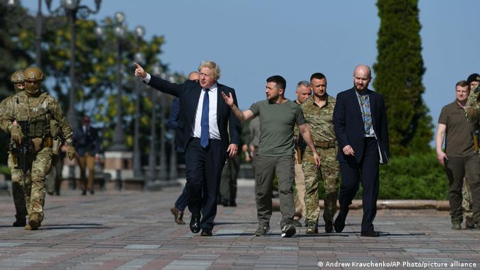 Boris Johnson realiza visita sorpresa a Ucrania y anuncia nuevo paquete de ayudas