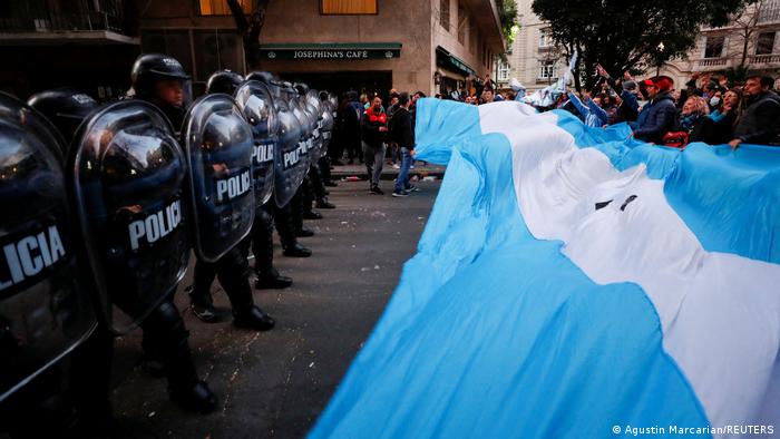 Juez argentino ordena cesar operativo policial en casa de Cristina Fernández