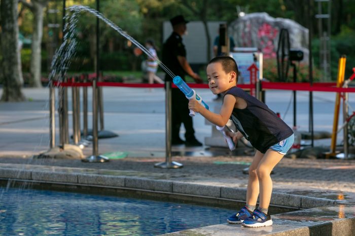 China renueva alerta roja por altas temperaturas