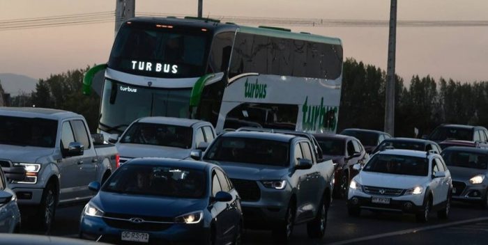 Balance fin de semana largo: 336 mil vehículos dejaron la RM y Carabineros reportó 10 personas fallecidas en accidentes de tránsito