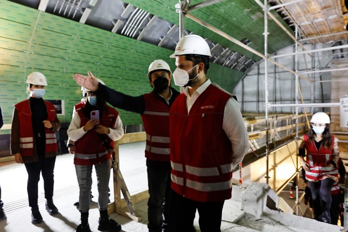 Presidente Gabriel Boric visita obras de Línea 2 del Metro: «Estos proyectos son mejor calidad de vida»