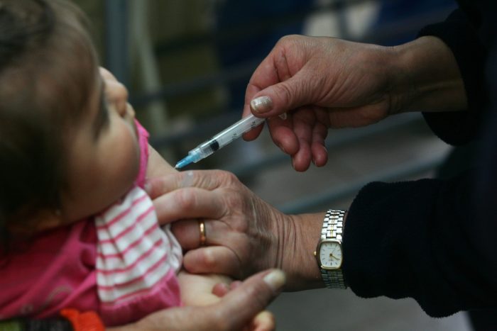 Director del ISP respalda inoculación en lactantes de seis meses: «Se entrega una herramienta terapéutica a un grupo que estaba sin vacunas»