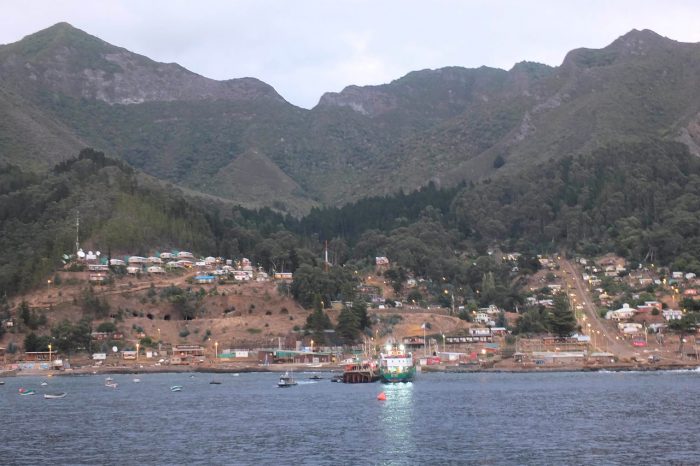 Alcalde de Juan Fernández solicita confinar la isla tras primer gran brote de contagios de Covid-19: se reportan 13 casos